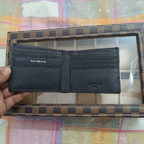 Balmain - Picture 3 of 8